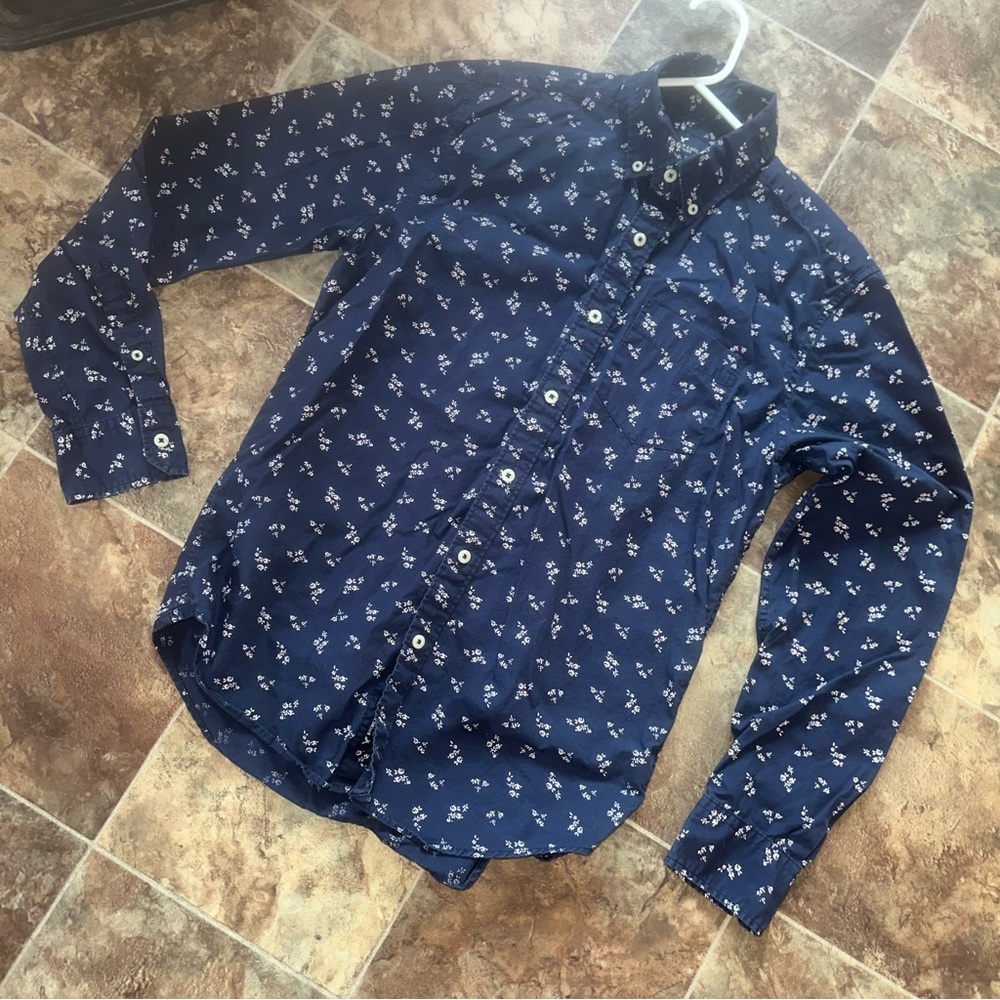 Classic fit button down shirt seriously soft